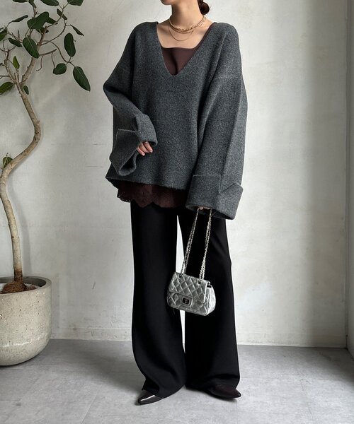 DouDou（ドゥドゥ）の「【WEB限定】深Vワイドスリーブプルオーバー（ニット/セーター・レディース・ブラウン/ベージュ/チャコールグレー・FREE）」の15枚目の写真