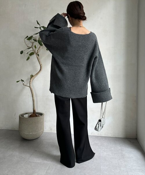 DouDou（ドゥドゥ）の「【WEB限定】深Vワイドスリーブプルオーバー（ニット/セーター・レディース・ブラウン/ベージュ/チャコールグレー・FREE）」の17枚目の写真