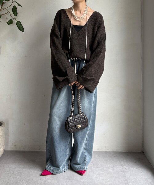 DouDou（ドゥドゥ）の「【WEB限定】深Vワイドスリーブプルオーバー（ニット/セーター・レディース・ブラウン/ベージュ/チャコールグレー・FREE）」の22枚目の写真