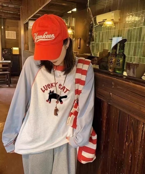 GEMEDA(ジェメダ)の「【秋冬新作】配色スリーブ花柄ロゴプリントロンT(Tシャツ/カットソー・レディース・ホワイト/ライトベージュ/ライトブルー・M)」の3枚目の写真