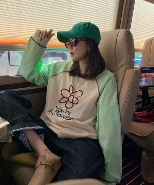 GEMEDA(ジェメダ)の「【秋冬新作】配色スリーブ花柄ロゴプリントロンT(Tシャツ/カットソー・レディース・ホワイト/ライトベージュ/ライトブルー・M)」の5枚目の写真