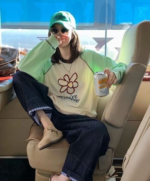 GEMEDA(ジェメダ)の「【秋冬新作】配色スリーブ花柄ロゴプリントロンT(Tシャツ/カットソー・レディース・ホワイト/ライトベージュ/ライトブルー・M)」の6枚目の写真