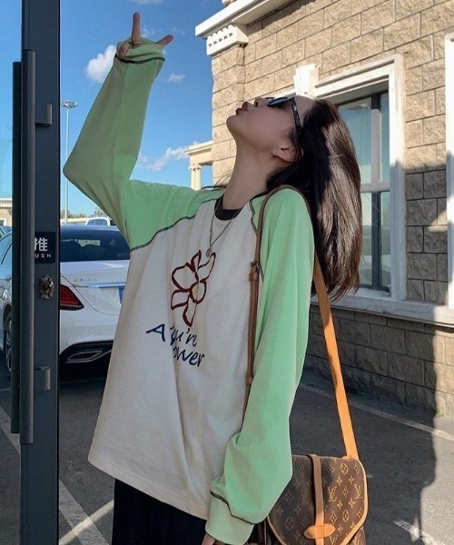 GEMEDA(ジェメダ)の「【秋冬新作】配色スリーブ花柄ロゴプリントロンT(Tシャツ/カットソー・レディース・ホワイト/ライトベージュ/ライトブルー・M)」の10枚目の写真