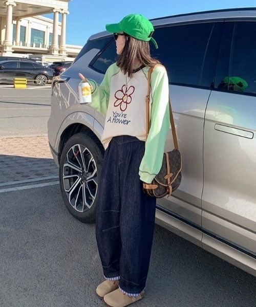 GEMEDA(ジェメダ)の「【秋冬新作】配色スリーブ花柄ロゴプリントロンT(Tシャツ/カットソー・レディース・ホワイト/ライトベージュ/ライトブルー・M)」の11枚目の写真