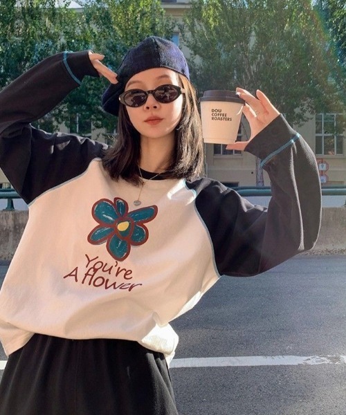 GEMEDA(ジェメダ)の「【秋冬新作】配色スリーブ花柄ロゴプリントロンT(Tシャツ/カットソー・レディース・ホワイト/ライトベージュ/ライトブルー・M)」の12枚目の写真