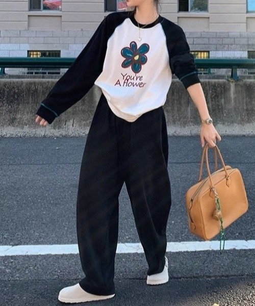 GEMEDA(ジェメダ)の「【秋冬新作】配色スリーブ花柄ロゴプリントロンT(Tシャツ/カットソー・レディース・ホワイト/ライトベージュ/ライトブルー・M)」の13枚目の写真