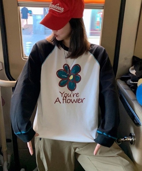 GEMEDA(ジェメダ)の「【秋冬新作】配色スリーブ花柄ロゴプリントロンT(Tシャツ/カットソー・レディース・ホワイト/ライトベージュ/ライトブルー・M)」の18枚目の写真