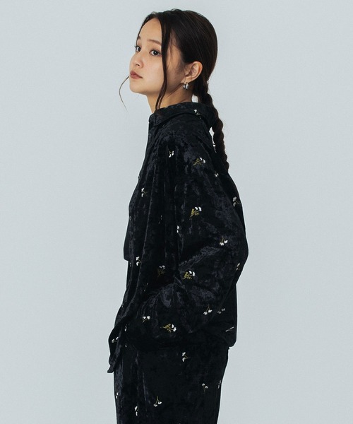 ROSE BUD（ローズバッド）の「EMBROIDERY VELOUR SHIRT（シャツ/ブラウス・レディース・ブラック/イエロー・ONE SIZE）」の6枚目の写真
