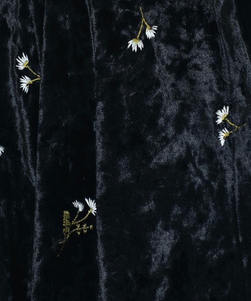 ROSE BUD（ローズバッド）の「EMBROIDERY VELOUR SHIRT（シャツ/ブラウス・レディース・ブラック/イエロー・ONE SIZE）」の8枚目の写真