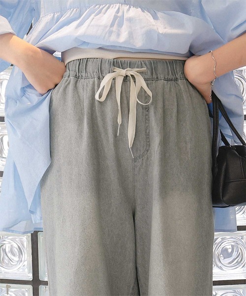 titivate(ティティベイト)の「イージーワイドデニムパンツ(デニムパンツ・レディース・ブルー/ライトグレー/インディゴブルー・L/M/S)」の20枚目の写真