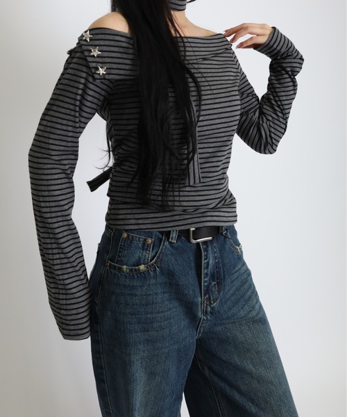 Vini（ヴィニ）の「【タイ付き】ボーダーオフショルダーフィットカットソー（Tシャツ/カットソー・レディース・ダークグレー・MEDIUM）」の7枚目の写真