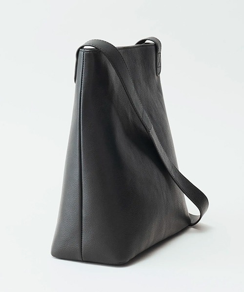 kalsac（カルサック）の「シンプルレザーショルダー　Mサイズ（ショルダーバッグ・レディース・ブラック・ONE SIZE）」の7枚目の写真