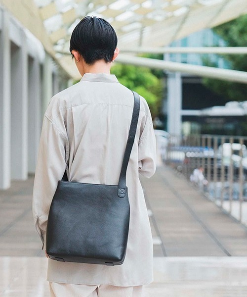 kalsac（カルサック）の「シンプルレザーショルダー　Mサイズ（ショルダーバッグ・レディース・ブラック・ONE SIZE）」の11枚目の写真