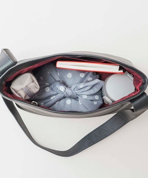 kalsac（カルサック）の「シンプルレザーショルダー　Mサイズ（ショルダーバッグ・レディース・ブラック・ONE SIZE）」の12枚目の写真