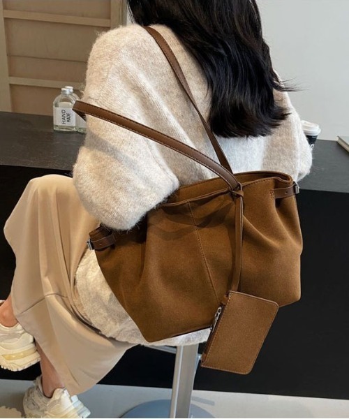 ammy.(エイミードット)の「【 ammy. / エイミードット 】 ミニポーチ付き ショルダー バッグ(ショルダーバッグ・レディース・ブラック/ブラウン/ダークブラウン・FREE)」の1枚目の写真