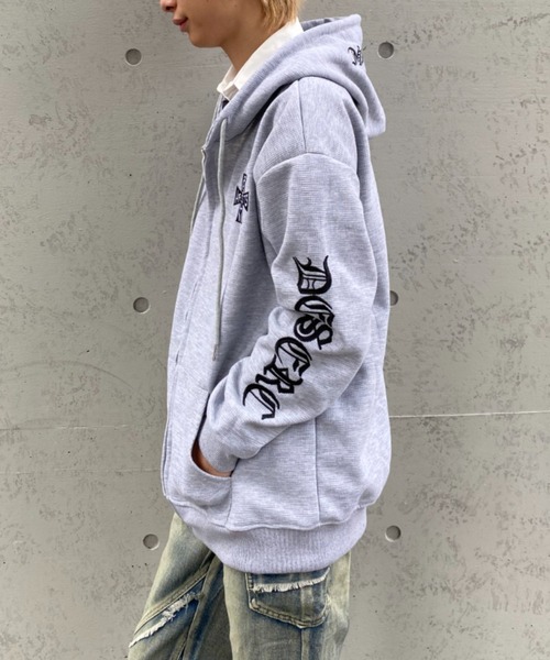 lilful(リルフル)の「袖刺繍 ワッフルジップアップパーカー(パーカー・メンズ・グレー・F)」の6枚目の写真