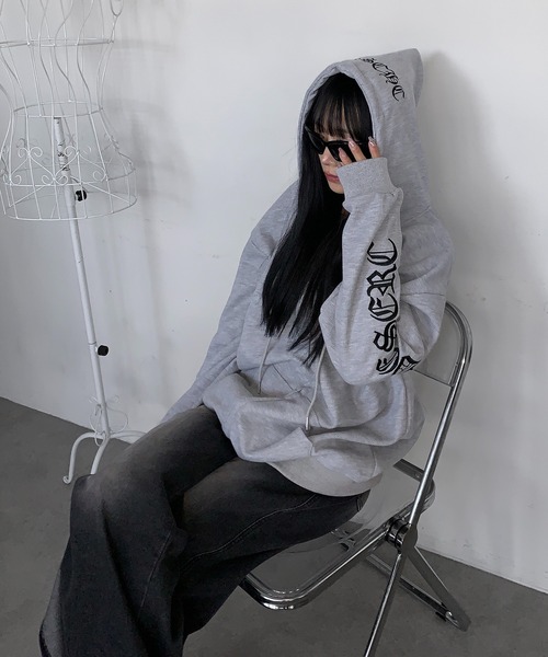 lilful(リルフル)の「袖刺繍 ワッフルジップアップパーカー(パーカー・メンズ・グレー・F)」の11枚目の写真