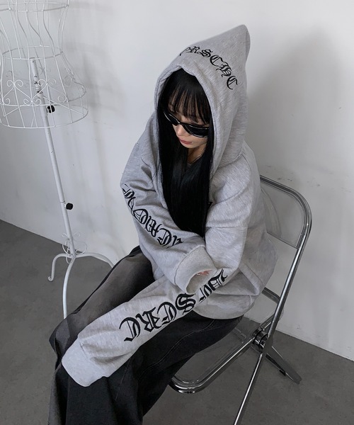 lilful(リルフル)の「袖刺繍 ワッフルジップアップパーカー(パーカー・メンズ・グレー・F)」の14枚目の写真