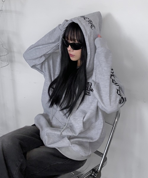 lilful(リルフル)の「袖刺繍 ワッフルジップアップパーカー(パーカー・メンズ・グレー・F)」の15枚目の写真