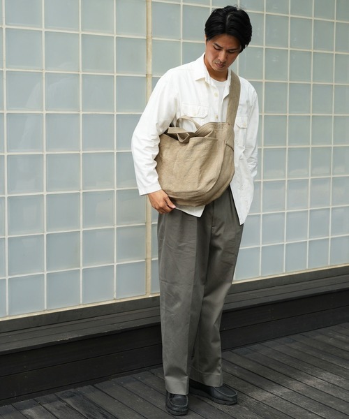 ARTS & CRAFTS(アーツアンドクラフト)の「アーツアンドクラフツ / LINEN CANVAS リネンキャンバス / NEWSPAPER BAG ニュースペーパーバッグ(ショルダーバッグ・メンズ・サンドベージュ/オフホワイト・FREE)」の3枚目の写真