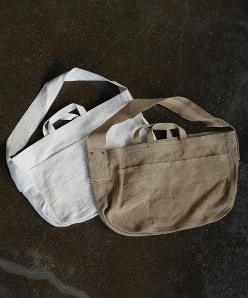 ARTS & CRAFTS(アーツアンドクラフト)の「アーツアンドクラフツ / LINEN CANVAS リネンキャンバス / NEWSPAPER BAG ニュースペーパーバッグ(ショルダーバッグ・メンズ・サンドベージュ/オフホワイト・FREE)」の6枚目の写真