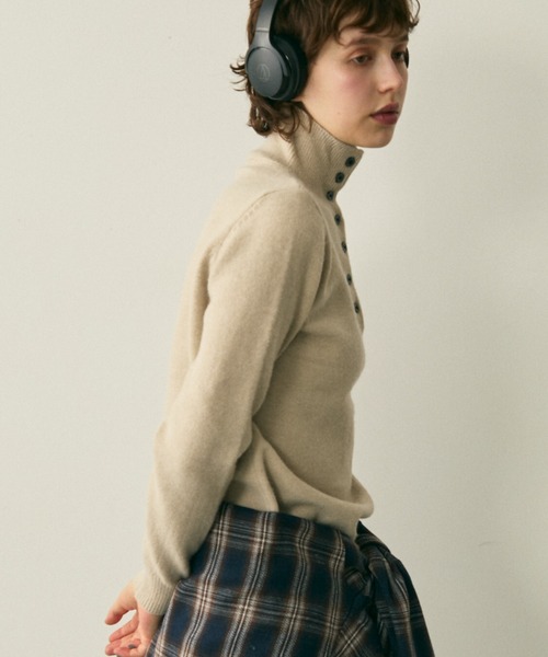 full/fill.(フルフィル)の「front button high neck knit / フロントボタンハイネックニット(ニット/セーター・レディース・ブラウン/グレー/アイボリー・FREE)」の9枚目の写真