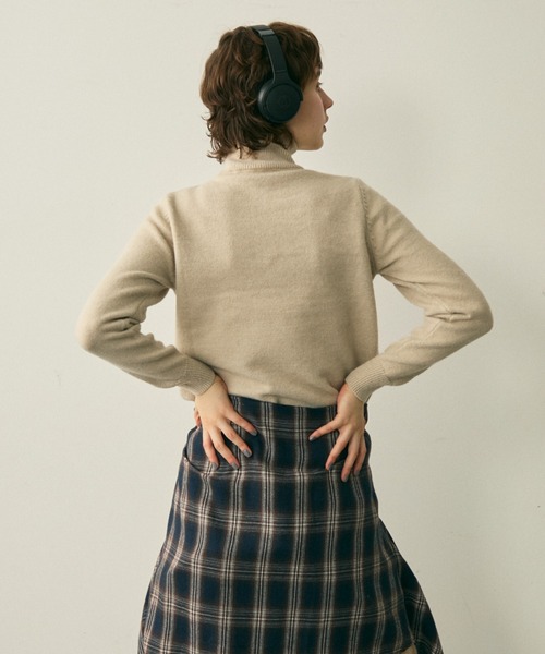 full/fill.(フルフィル)の「front button high neck knit / フロントボタンハイネックニット(ニット/セーター・レディース・ブラウン/グレー/アイボリー・FREE)」の10枚目の写真