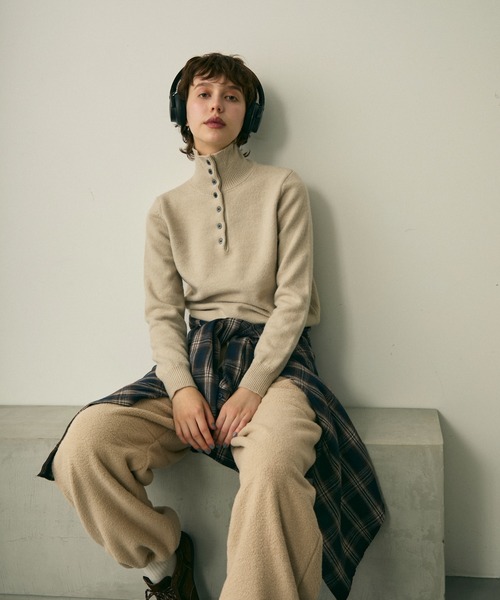 full/fill.(フルフィル)の「front button high neck knit / フロントボタンハイネックニット(ニット/セーター・レディース・ブラウン/グレー/アイボリー・FREE)」の6枚目の写真