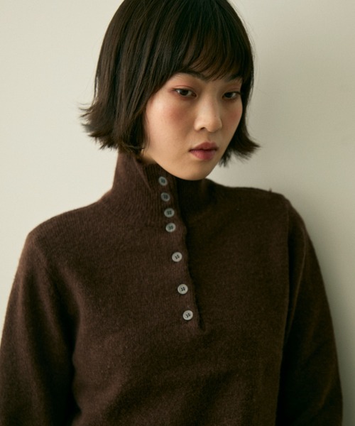 full/fill.(フルフィル)の「front button high neck knit / フロントボタンハイネックニット(ニット/セーター・レディース・ブラウン/グレー/アイボリー・FREE)」の18枚目の写真