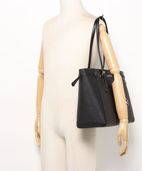 MICHAEL KORS(マイケルコース)の「VOYAGER LG MF TZ TOTE トートバッグ(トートバッグ・レディース・ブラック・FREE)」の5枚目の写真