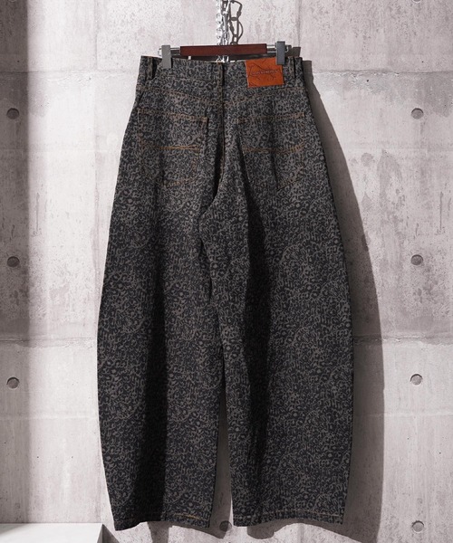 1111clothing(ワンフォークロージング)の「レオパード デニムカーブパンツ / Leopard Denim Curve Pants(デニムパンツ・メンズ・ブラック・S/M/L/XL)」の4枚目の写真