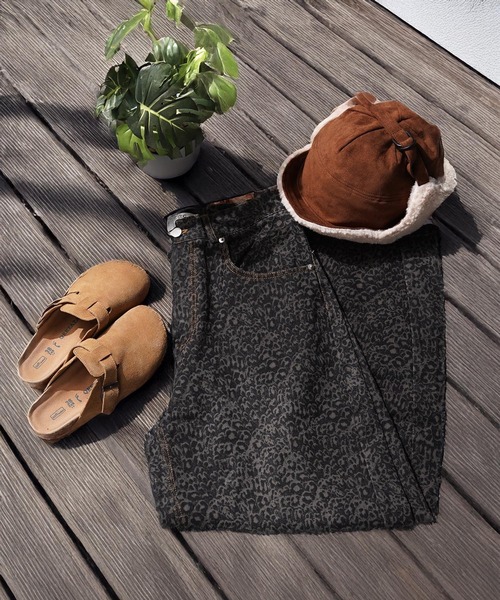 1111clothing(ワンフォークロージング)の「レオパード デニムカーブパンツ / Leopard Denim Curve Pants(デニムパンツ・メンズ・ブラック・S/M/L/XL)」の2枚目の写真