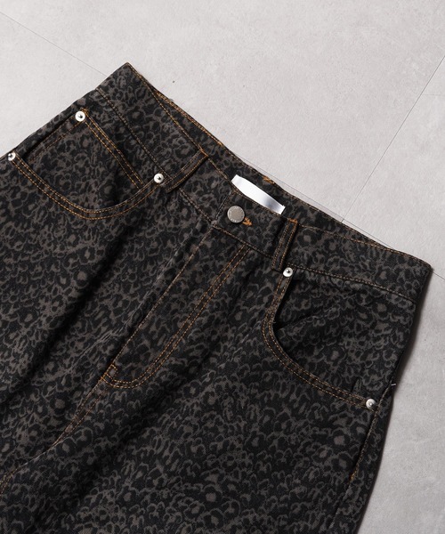1111clothing(ワンフォークロージング)の「レオパード デニムカーブパンツ / Leopard Denim Curve Pants(デニムパンツ・メンズ・ブラック・S/M/L/XL)」の5枚目の写真