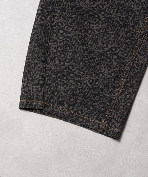 1111clothing(ワンフォークロージング)の「レオパード デニムカーブパンツ / Leopard Denim Curve Pants(デニムパンツ・メンズ・ブラック・S/M/L/XL)」の6枚目の写真