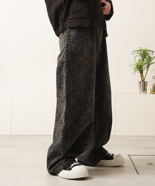 1111clothing(ワンフォークロージング)の「レオパード デニムカーブパンツ / Leopard Denim Curve Pants(デニムパンツ・メンズ・ブラック・S/M/L/XL)」の13枚目の写真