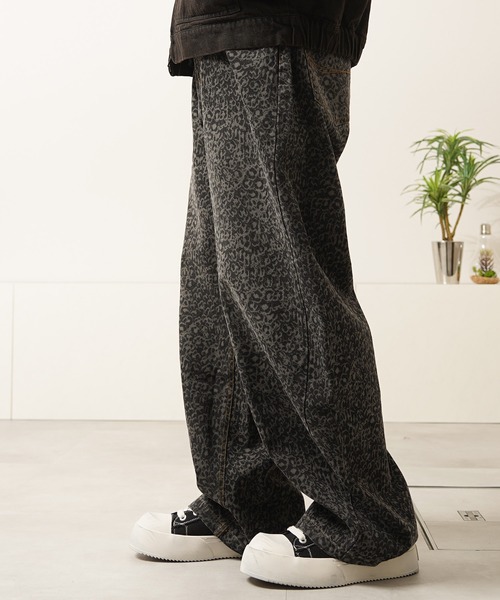 1111clothing(ワンフォークロージング)の「レオパード デニムカーブパンツ / Leopard Denim Curve Pants(デニムパンツ・メンズ・ブラック・S/M/L/XL)」の15枚目の写真