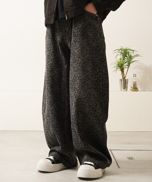1111clothing(ワンフォークロージング)の「レオパード デニムカーブパンツ / Leopard Denim Curve Pants(デニムパンツ・メンズ・ブラック・S/M/L/XL)」の16枚目の写真