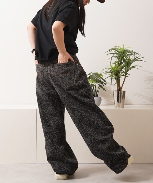 1111clothing(ワンフォークロージング)の「レオパード デニムカーブパンツ / Leopard Denim Curve Pants(デニムパンツ・メンズ・ブラック・S/M/L/XL)」の20枚目の写真