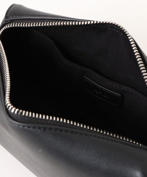 A.P.C.(アーペーセー)の「CAMERA BAG NINO(ショルダーバッグ・メンズ・ブラック・ONESIZE)」の3枚目の写真