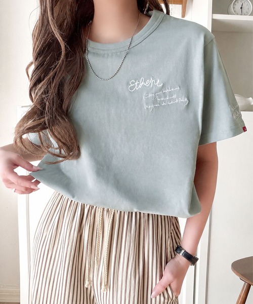 classicalelf(クラシカルエルフ)の「オーガニックコットン使用◎前後ダブル刺繍で、後姿だってぬかりなくかわいい♪ 綿100%グラフィック飛び刺繍Tシャツ (半袖)(Tシャツ/カットソー・レディース・オフホワイト/オートミール/チャコール/その他1/グリーン・X-LARGE/SMALL/MEDIUM/LARGE)」の4枚目の写真