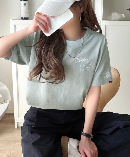 classicalelf(クラシカルエルフ)の「オーガニックコットン使用◎前後ダブル刺繍で、後姿だってぬかりなくかわいい♪ 綿100%グラフィック飛び刺繍Tシャツ (半袖)(Tシャツ/カットソー・レディース・オフホワイト/オートミール/チャコール/その他1/グリーン・X-LARGE/SMALL/MEDIUM/LARGE)」の9枚目の写真