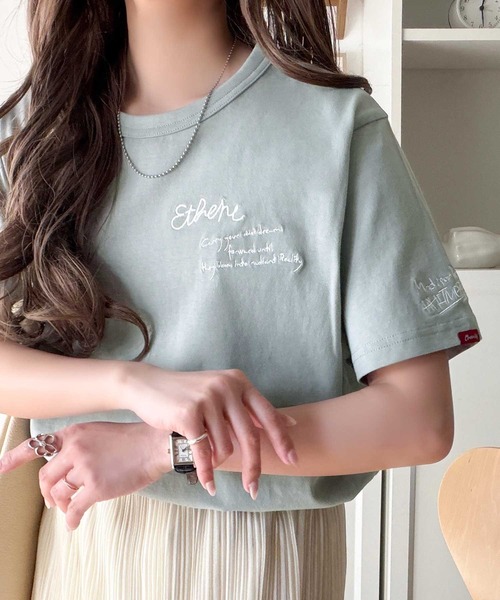 classicalelf(クラシカルエルフ)の「オーガニックコットン使用◎前後ダブル刺繍で、後姿だってぬかりなくかわいい♪ 綿100%グラフィック飛び刺繍Tシャツ (半袖)(Tシャツ/カットソー・レディース・オフホワイト/オートミール/チャコール/その他1/グリーン・X-LARGE/SMALL/MEDIUM/LARGE)」の6枚目の写真