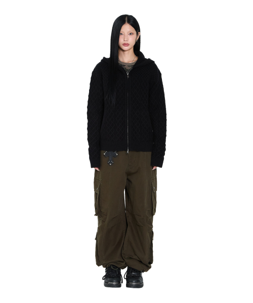 AAKAM（アーカム）の「Cable Knitted Zip-Up Hoodie (Black)（ニット/セーター・レディース・その他・1/2）」の3枚目の写真