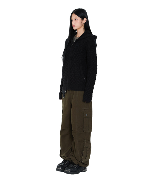 AAKAM（アーカム）の「Cable Knitted Zip-Up Hoodie (Black)（ニット/セーター・レディース・その他・1/2）」の4枚目の写真
