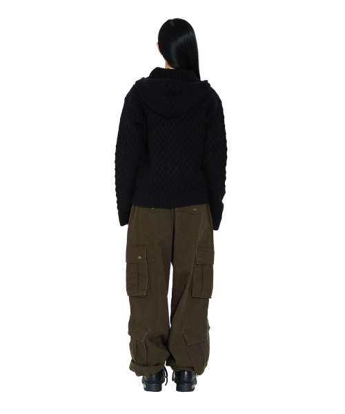 AAKAM（アーカム）の「Cable Knitted Zip-Up Hoodie (Black)（ニット/セーター・レディース・その他・1/2）」の6枚目の写真