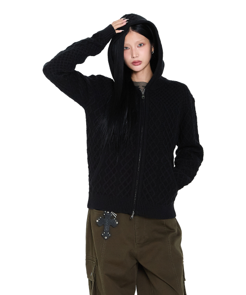 AAKAM（アーカム）の「Cable Knitted Zip-Up Hoodie (Black)（ニット/セーター・レディース・その他・1/2）」の11枚目の写真
