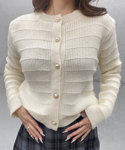ROGER AND RAW(ロジャーアンドロウ)の「パール金ボタン ニットカーディガン(カーディガン/ボレロ・レディース・ホワイト/ライトブラウン/ブラック/ピンク・FREE)」の6枚目の写真