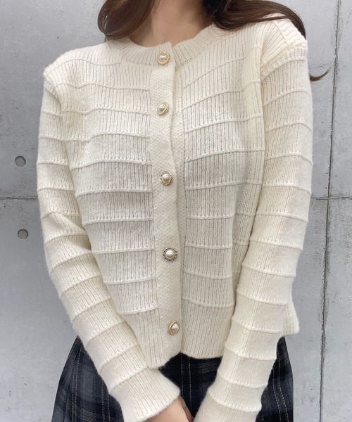 ROGER AND RAW(ロジャーアンドロウ)の「パール金ボタン ニットカーディガン(カーディガン/ボレロ・レディース・ホワイト/ライトブラウン/ブラック/ピンク・FREE)」の10枚目の写真