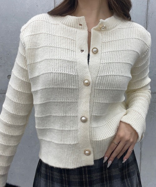 ROGER AND RAW(ロジャーアンドロウ)の「パール金ボタン ニットカーディガン(カーディガン/ボレロ・レディース・ホワイト/ライトブラウン/ブラック/ピンク・FREE)」の11枚目の写真