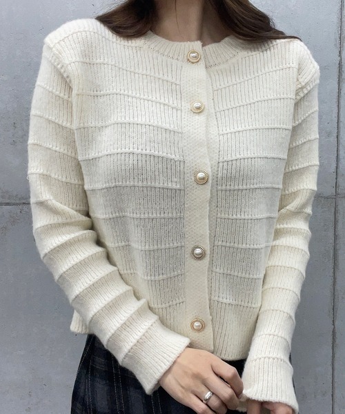 ROGER AND RAW(ロジャーアンドロウ)の「パール金ボタン ニットカーディガン(カーディガン/ボレロ・レディース・ホワイト/ライトブラウン/ブラック/ピンク・FREE)」の7枚目の写真